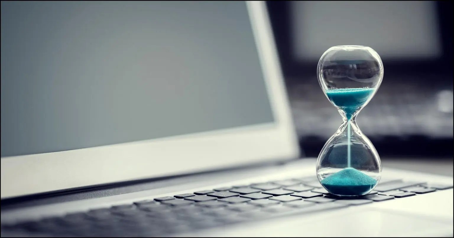 چرا لپ‌تاپ کند شده؟ بررسی عوامل کندی و راه‌حل‌های ساده برای افزایش سرعت